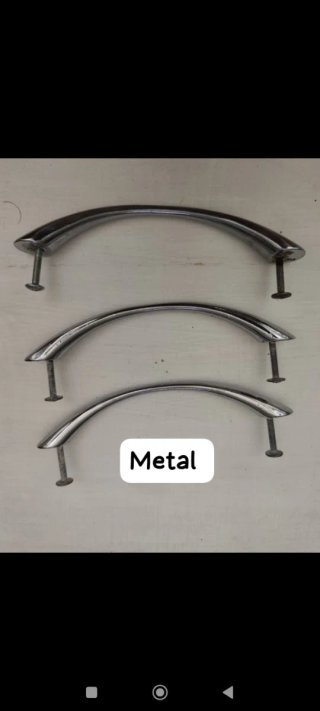 Tiradores de metal y plástico con regalo