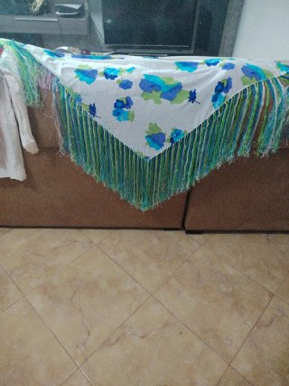 Vestido de flamenca azul con pañuelo