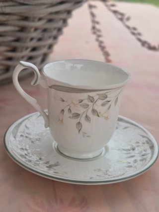 Taza y plato Royal Albert Hazy Dawn