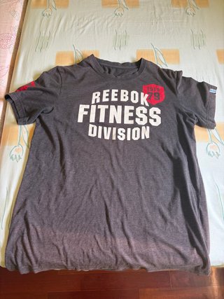 Camiseta Reebok aun con olor a villenero.