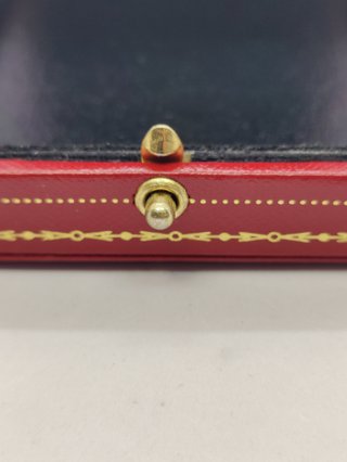 Elegante astuccio rosso di Cartier