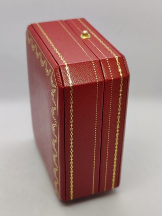 Elegante astuccio rosso di Cartier