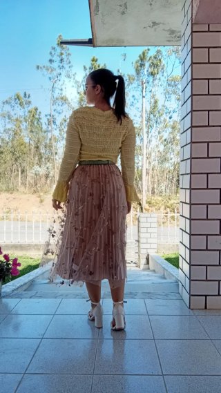 Blusa amarela texturizada