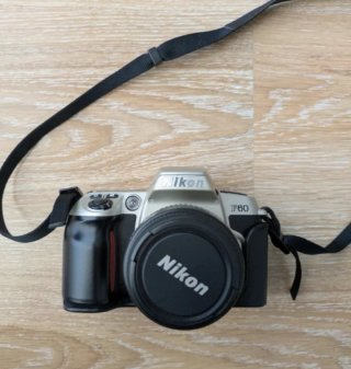 Fotocamere Lumix e Nikon F60 in vendita