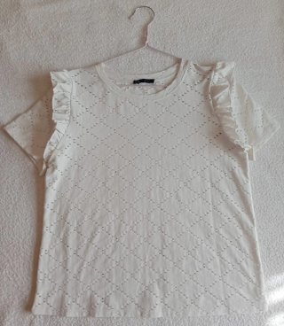 Blusa blanca de ZARA.