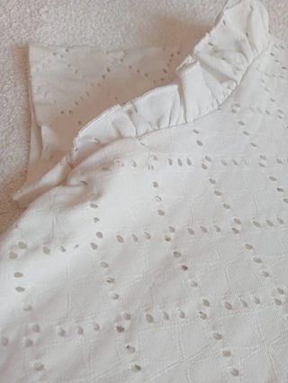 Blusa blanca de ZARA.