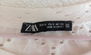 Blusa blanca de ZARA.