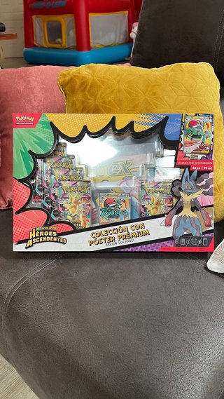 Colección Pokémon TCG Mega-Lucario Premium