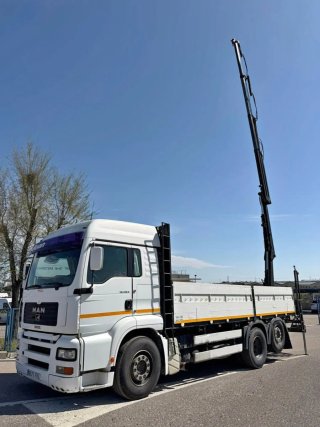 Camión MAN TGA 410 CV pluma con gancho itv aldia