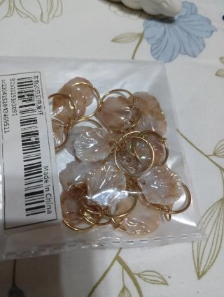Pack: Recipiente cerámico concha + accesorios pelo