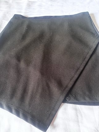 Falda negra corta