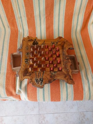 Tablero de ajedrez artesanal de madera