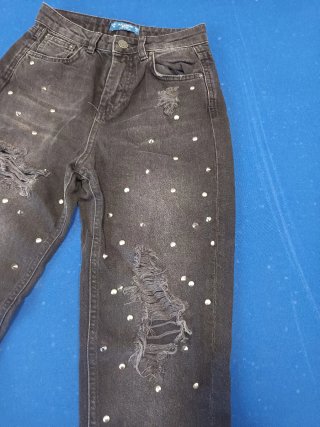 Pantalones vaqueros Pull&Bear negros con tachuelas