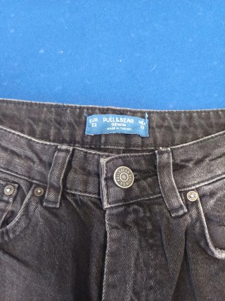 Pantalones vaqueros Pull&Bear negros con tachuelas
