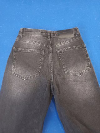 Pantalones vaqueros Pull&Bear negros con tachuelas
