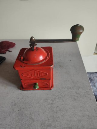 Molinillo de café antiguo ELMA rojo