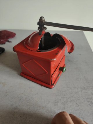 Molinillo de café antiguo ELMA rojo