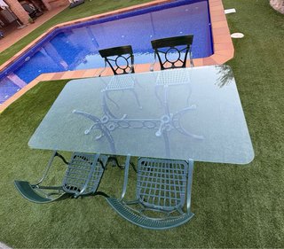 Mesa cristal jardín con 6 sillas metálicas