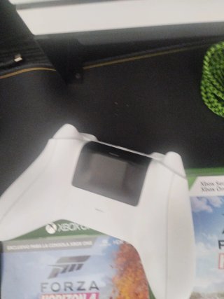 Xbox One con controller a batteria ricaricabile