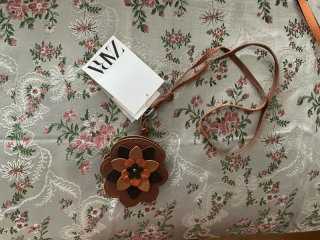 Bolso mini flor colgante