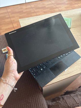 Lenovo Tablet Negra con Teclado