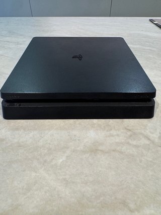 PS4 Slim Negra + 2 Mandos + Juegos