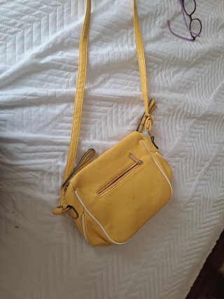Bolso amarillo polipiel