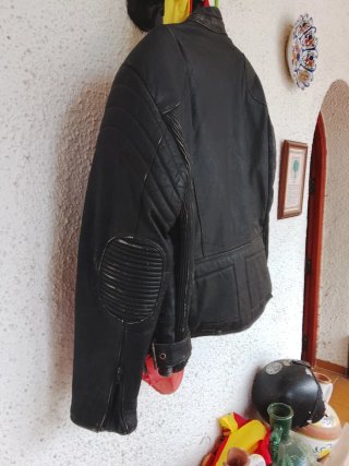 Chaqueta de cuero estilo motero