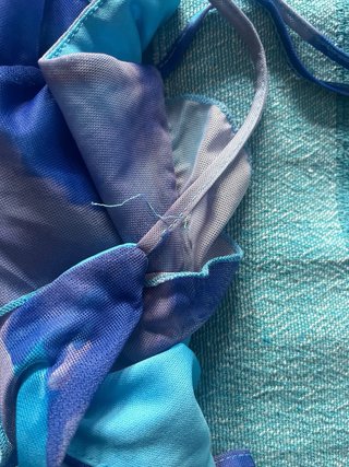 Vestido de tul azul y multicolor