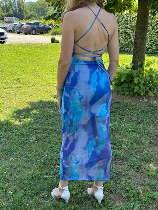 Vestido de tul azul y multicolor