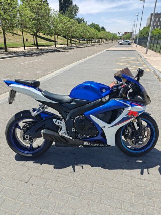 Suzuki GSXR 600 K7