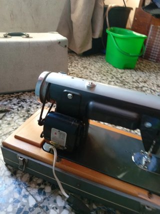 Máquina de coser Brother antigua
