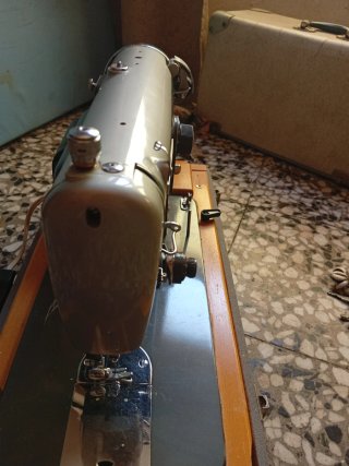 Máquina de coser Brother antigua