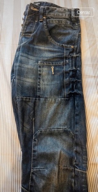 Pantalón tejano desgastado