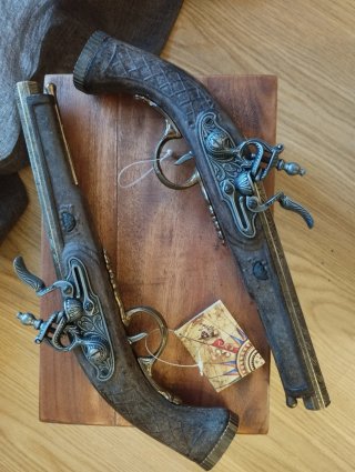 Juego 2 Pistolas Duelo Decorativas
