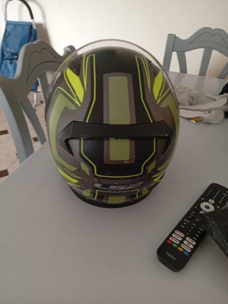 Casco de moto LS2 negro y amarillo