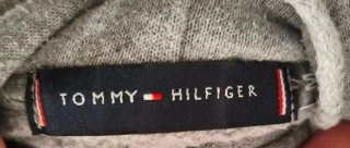 Sudadera Tommy Hilfiger gris con logo