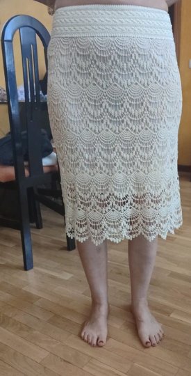 Falda de encaje beige