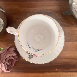 Taza y plato Royal Albert porcelana floral