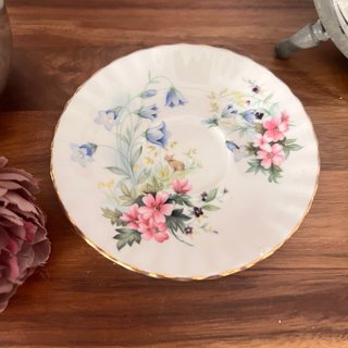 Taza y plato Royal Albert porcelana floral