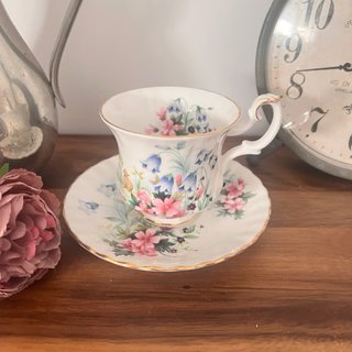 Taza y plato Royal Albert porcelana floral
