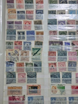 COLECCIÓN FILATÉLICA DE APROX 2.000 SELLOS MUNDO