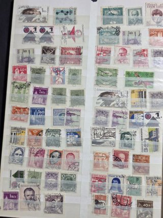 COLECCIÓN FILATÉLICA DE APROX 2.000 SELLOS MUNDO