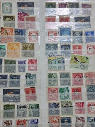 COLECCIÓN FILATÉLICA DE APROX 2.000 SELLOS MUNDO