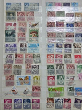 COLECCIÓN FILATÉLICA DE APROX 2.000 SELLOS MUNDO