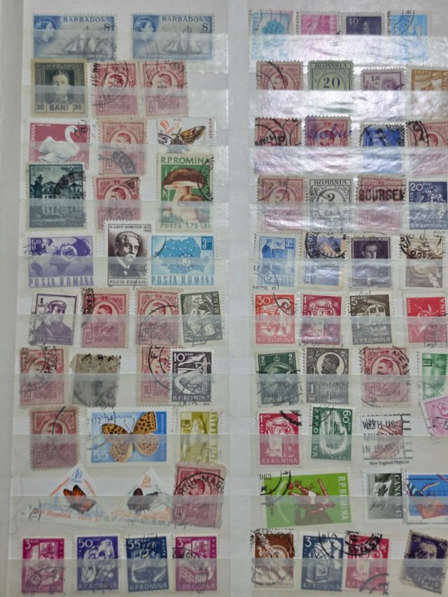 COLECCIÓN FILATÉLICA DE APROX 2.000 SELLOS MUNDO