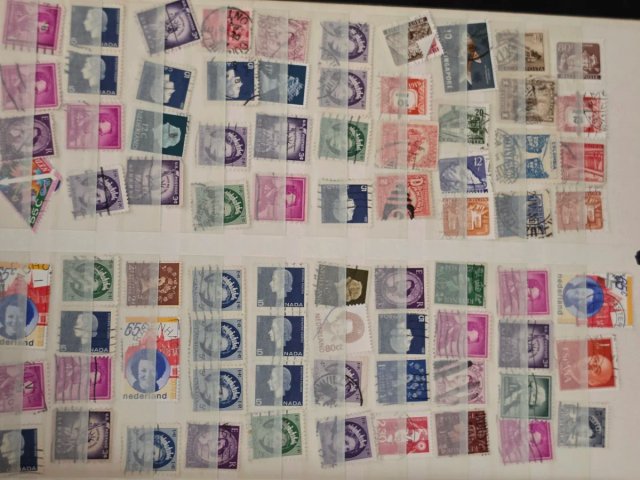 COLECCIÓN FILATÉLICA DE APROX 2.000 SELLOS MUNDO