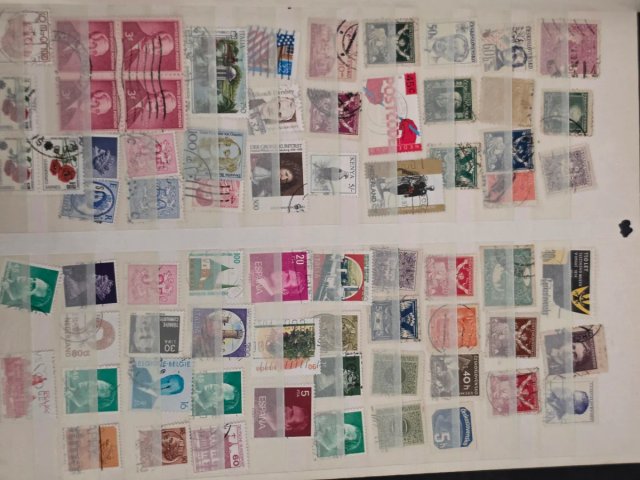 COLECCIÓN FILATÉLICA DE APROX 2.000 SELLOS MUNDO