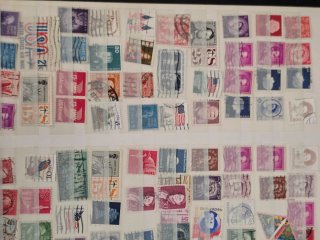 COLECCIÓN FILATÉLICA DE APROX 2.000 SELLOS MUNDO