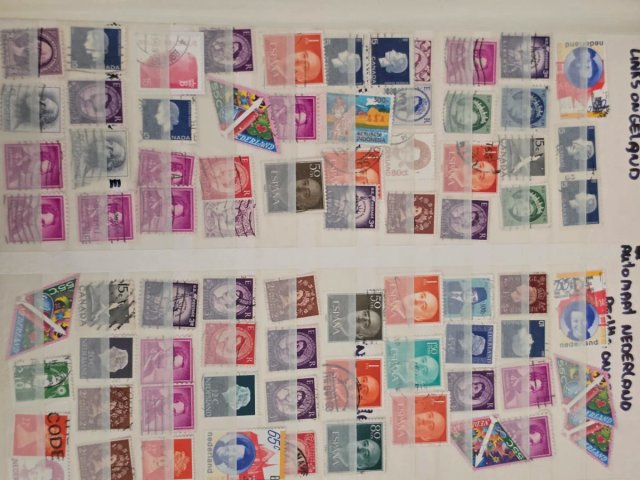 COLECCIÓN FILATÉLICA DE APROX 2.000 SELLOS MUNDO
